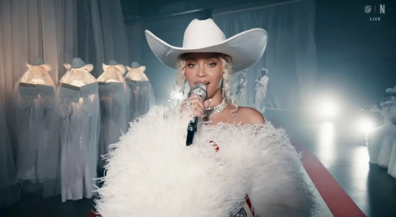 Бейонсе выступила на спортивном матче