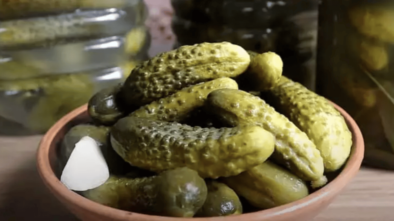 квашені ферментовані огірки в 5 л пляшках