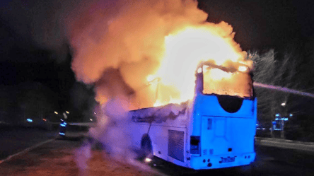 У Львові пролунав сильний вибух: загорівся автобус - 304x171