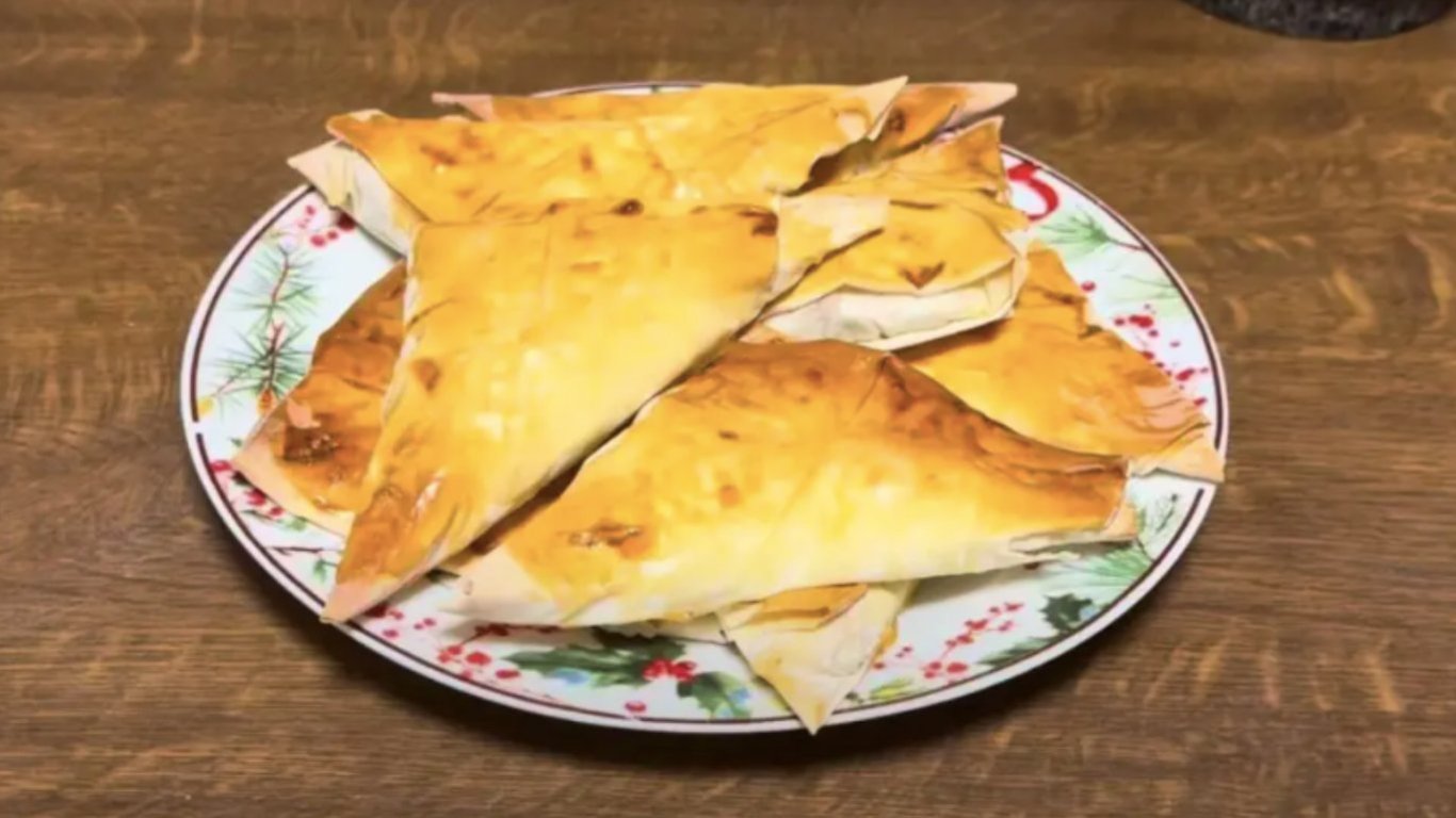 Пиріжки з куркою з готового тіста філо: рецепт за 30 хвилин