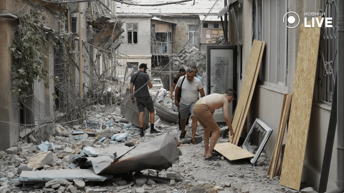Люди залишились без домівок в Одесі через обстріл