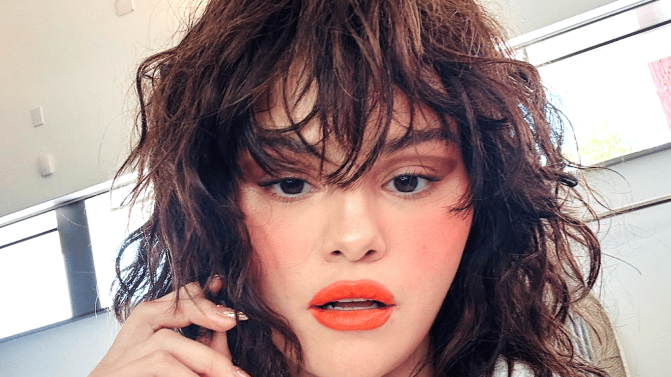 Селена Гомес запустила тренд — этот маникюр у всех на устах