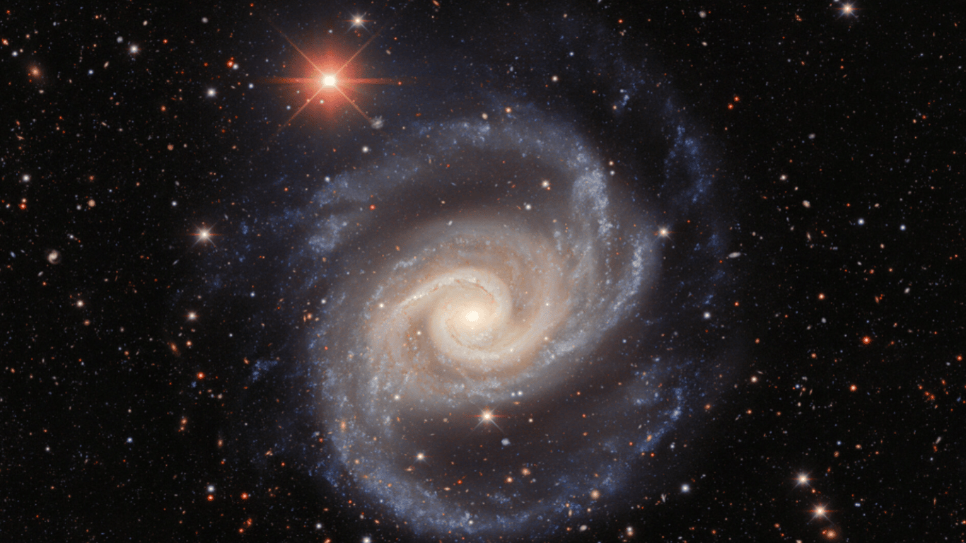 Танцює серед купи зірок — вчені помітили унікальну галактику