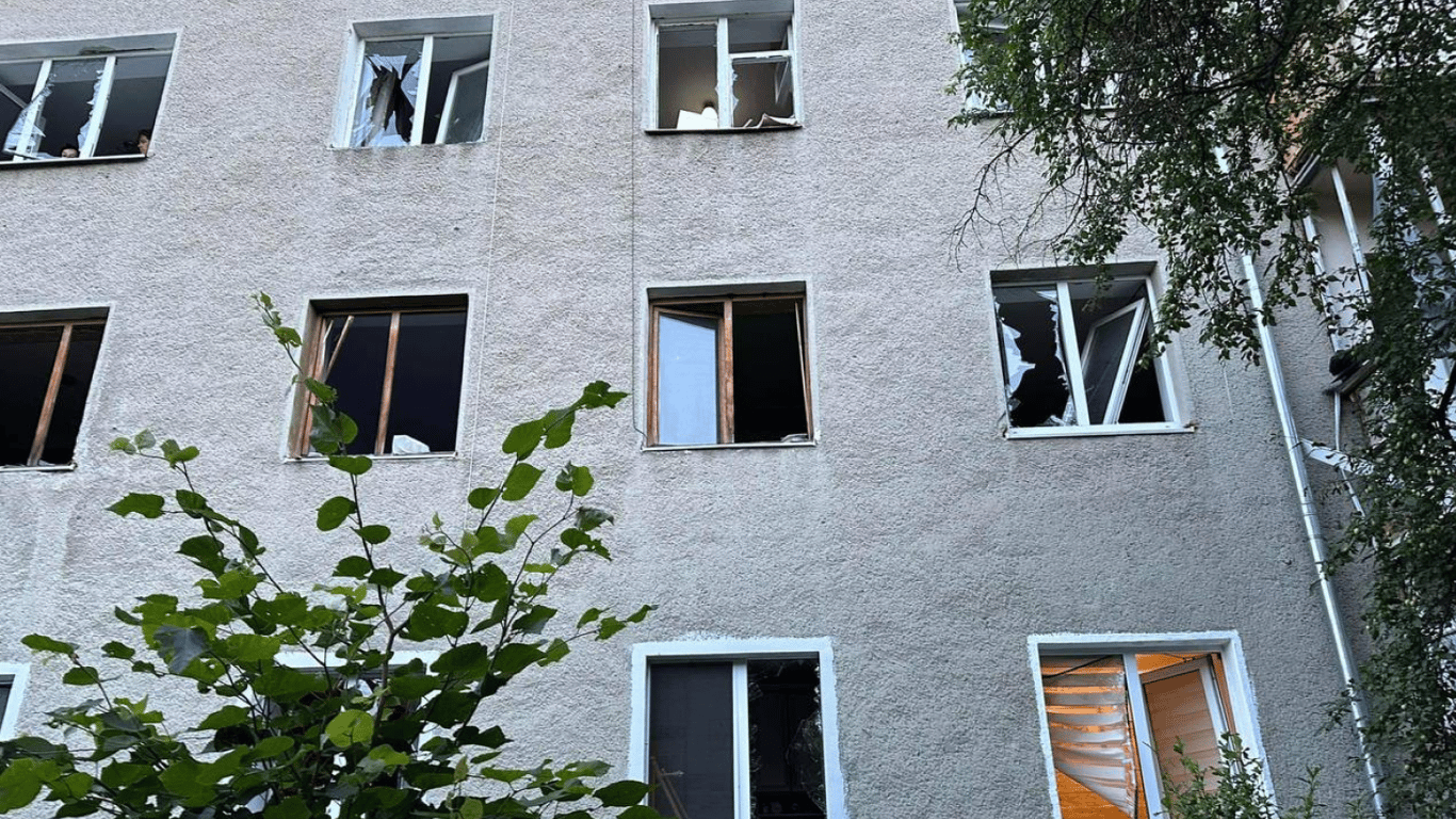 Нічна ракетна атака 22 червня — в Івано-Франківську вибиті вікна на двох вулицях