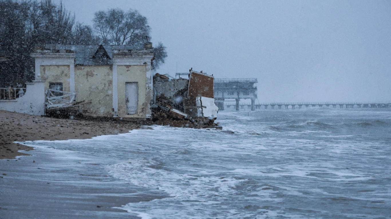 В ISW рассказали, как мощный циклон на Черном море помешал российской армии в Украине