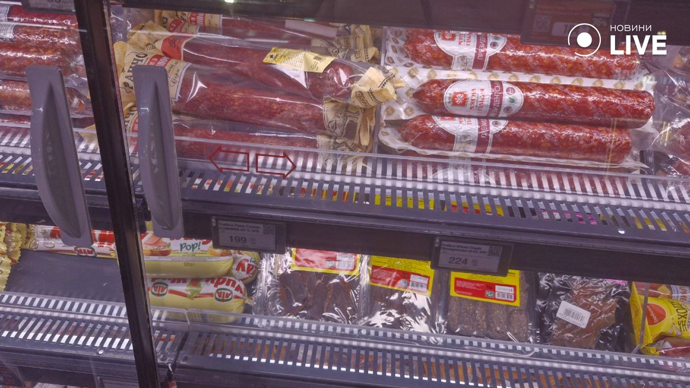 Ковбаса в магазині