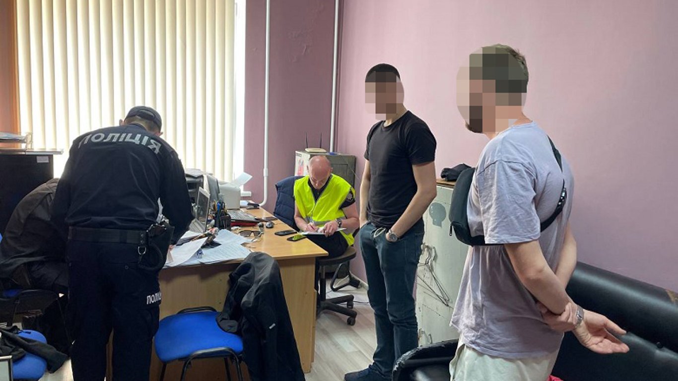 Київська поліція затримала горе-блогерів, які знімали роботу ППО