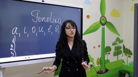 Не всім вчителям підвищили зарплату — в Кабміні назвали причину - 290x160