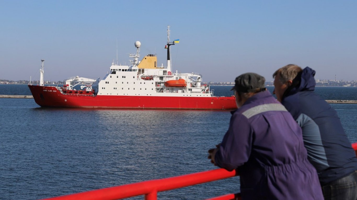 В порту Черноморска стоит рекордное количество судов для загрузки
