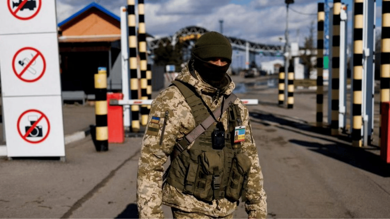 Сколько мужчин в Украине смогли выехать за границу с начала войны — статистика