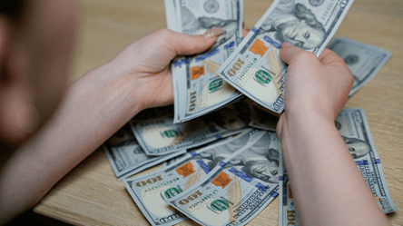 Курс долара різко підскочив — де купити валюту дешевше 10 жовтня - 285x160