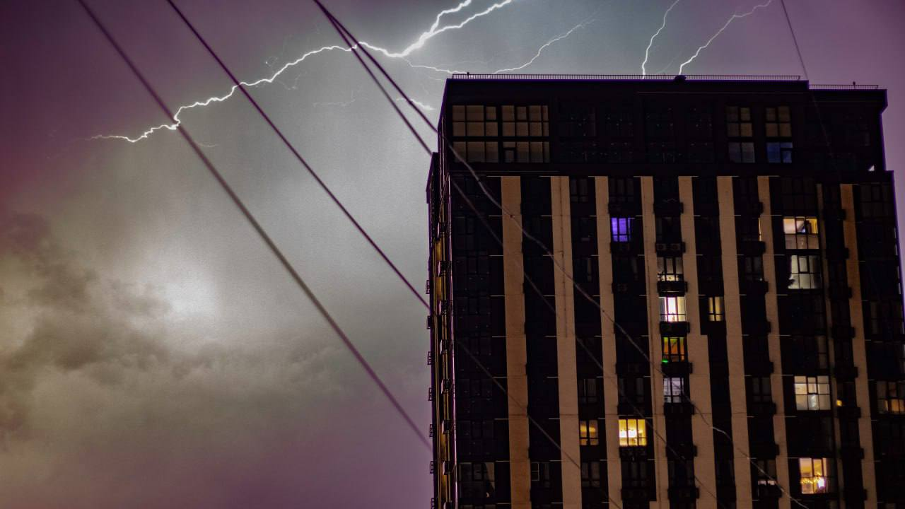 Небувала гроза у Львові — стали відомі наслідки потужної нічної бурі - фото 5