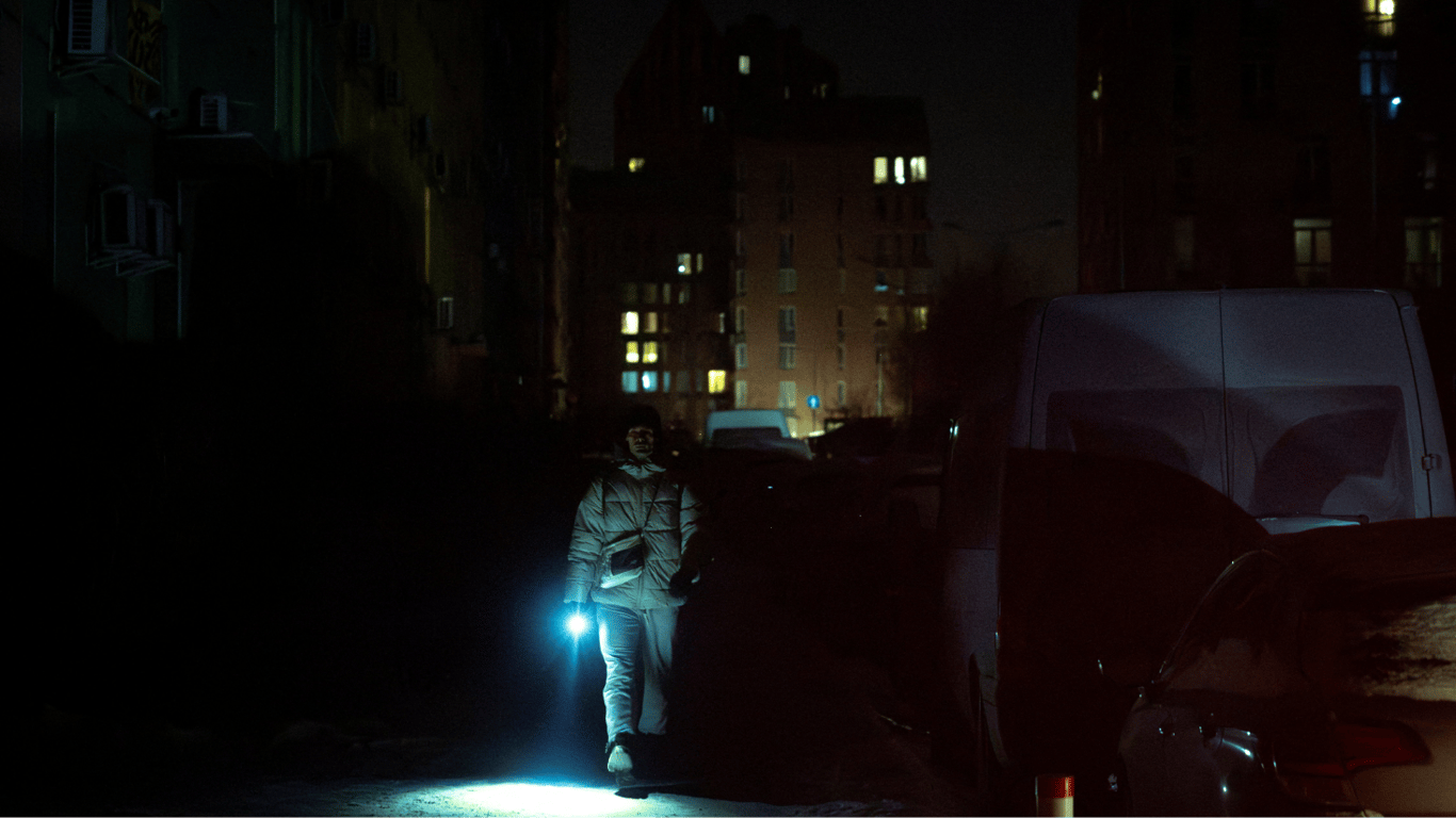 Світла не буде по 16 годин — графіки на Київщині завтра