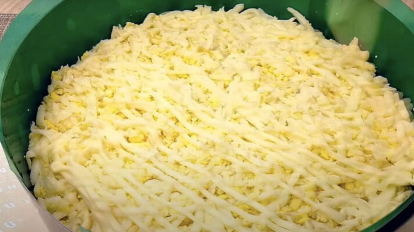 салат на 8 березня з куркою