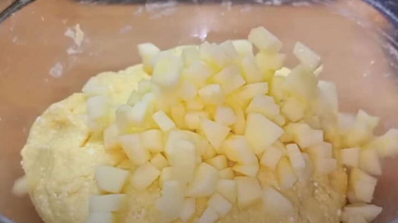 що смачного приготувати на сніданок з сиру та яблук