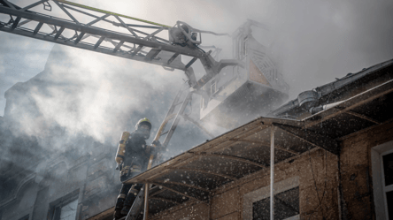 В центре Одессы огонь уничтожил чердак жилого дома - 285x160