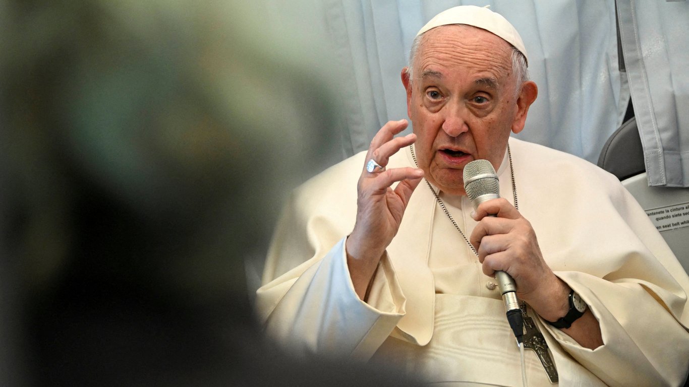 Папа Франциск після поїздки в Угорщину заявив про існування "миротворчої місії для України"