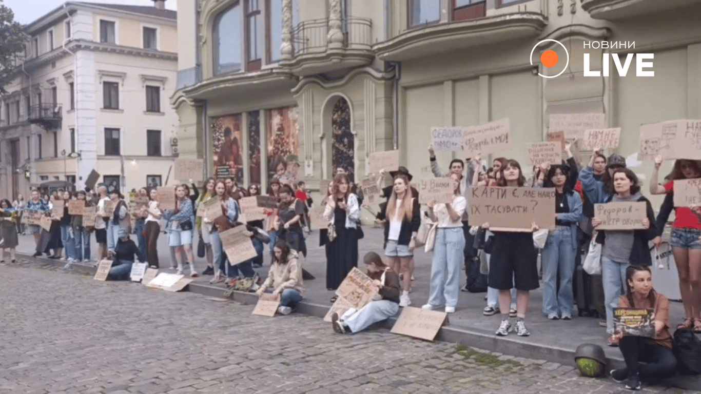 В Україні 8-й день тривають мітинги на підтримку ексміністра оборони - фото 4