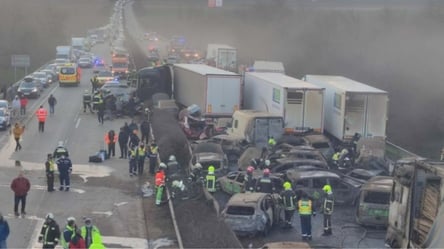 Масштабна ДТП в Угорщині: на трасі зіткнулося 42 автомобілі, виникла пожежа - 285x160