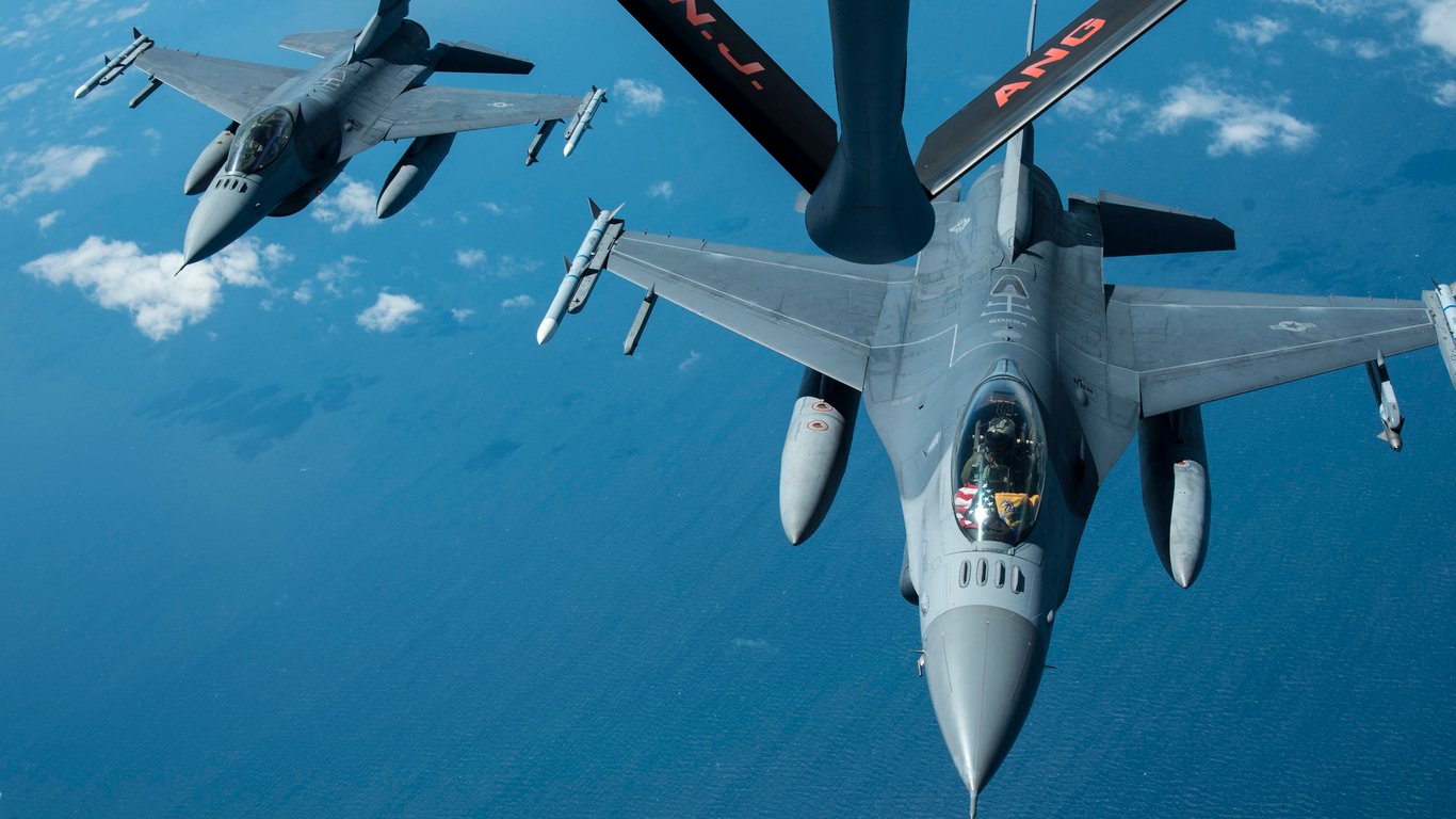 В США назвали сроки поставки F-16 в Украину