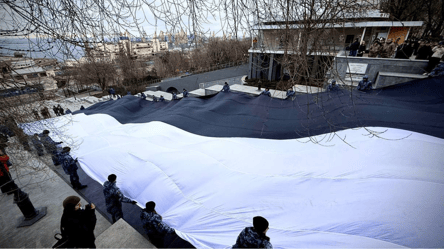 На Потьомкінських сходах в Одесі розгорнули Прапор надії - 290x166