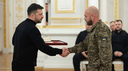 День пам’яті Героїв Крут — Зеленський вручив нагороди воїнам - 304x171