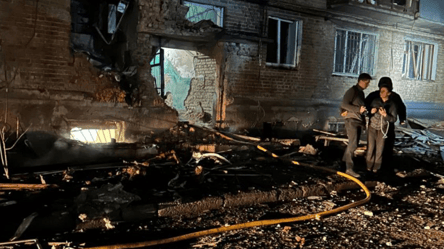 Росіяни атакували багатоповерхівку у Сумах: зайнялась пожежа - 285x160