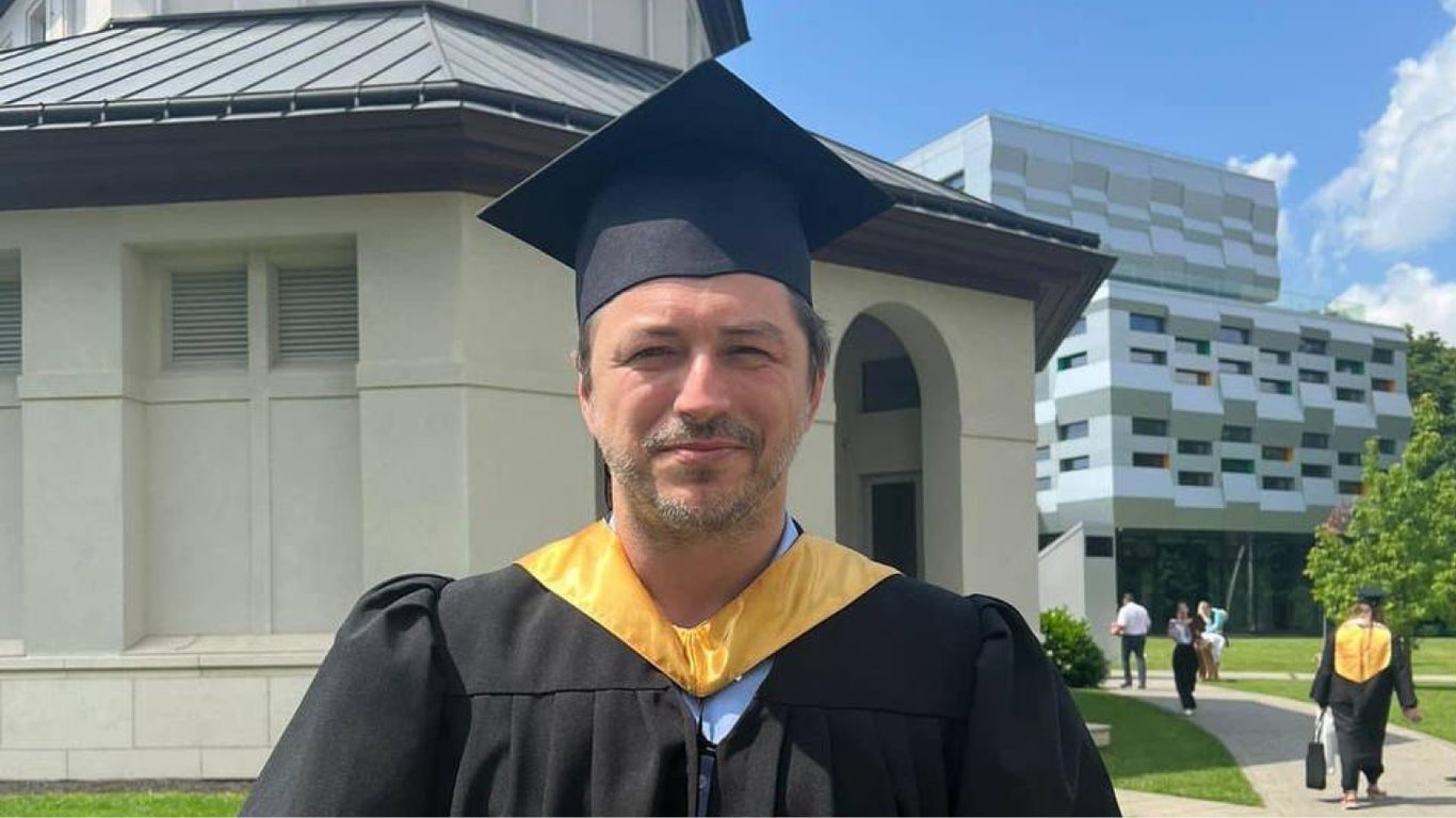 Сергей Притула получил диплом магистра: на выпускной пришел его сын