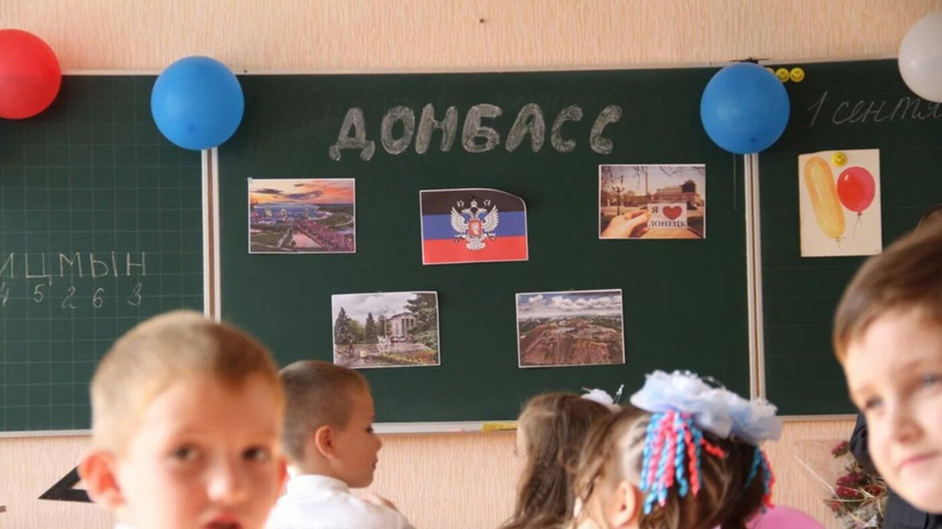 У Луганську росіяни перепрофілюють вчителів української мови на викладачів російської