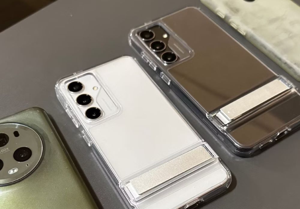 Чому прозорі чохли для смартфонів жовтіють та як їх почистити — прості способи - фото 1