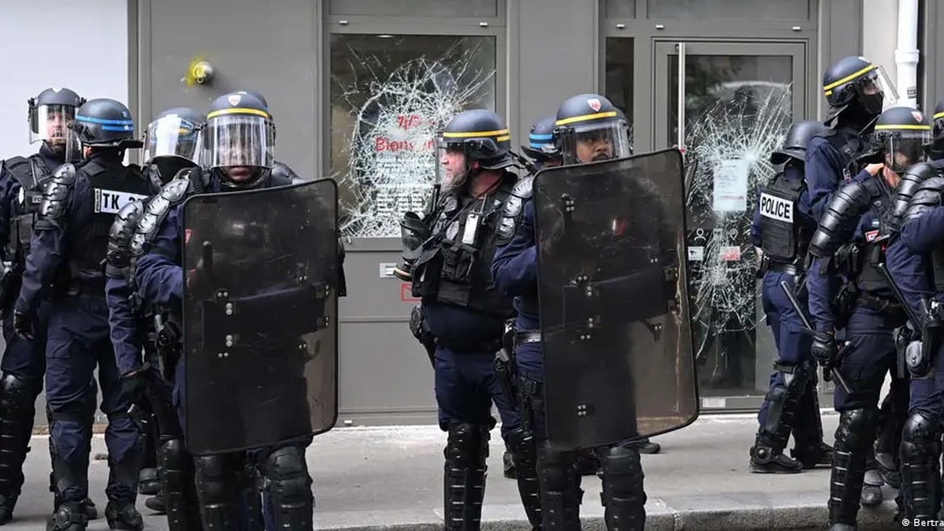 Во Франции объявили о повышенном уровне террористической угрозы — какая причина
