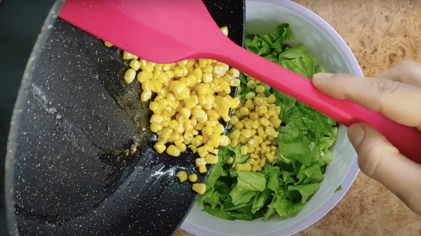 Рецепт легкого, але ситного салату без майонезу