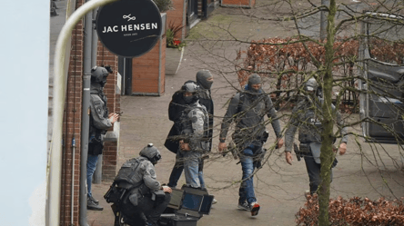 Захват заложников в кафе в Нидерландах — полиция смогла освободить трех человек - 285x160