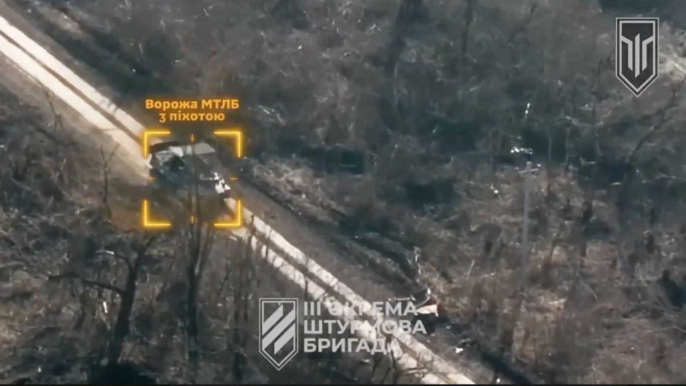 Доїздились — 3-тя ОШБр показала ефектні кадри роботи дронів по ворожій МТ-ЛБ на Донеччині