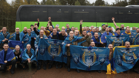 З полону РФ повернулися 205 українців — Зеленський показав фото - 285x160