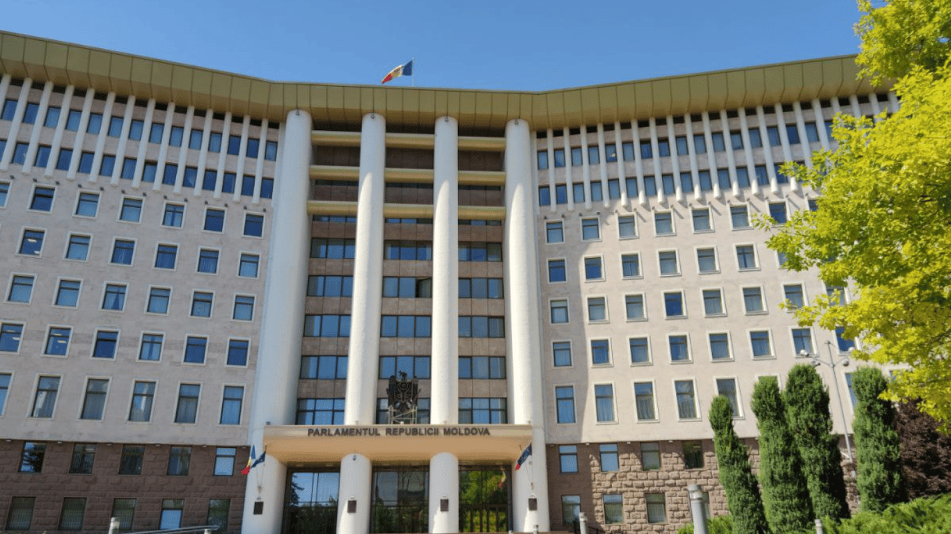 ЄС чи Росія – у Молдові стартували парламентські вибори - фото 2