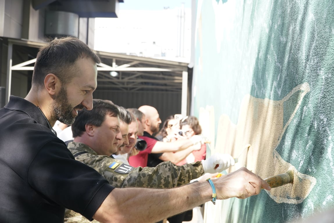 "Мудрий панує над зірками" — у Києві з'явився мурал, присвячений розвідці - фото 2