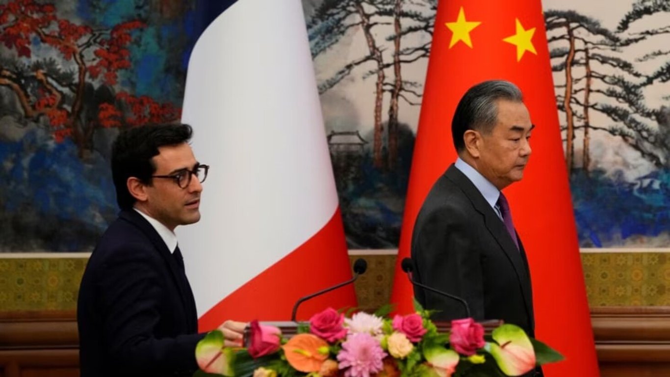 Франция призывает Китай дать России "четкий сигнал" о суверенитете Украины