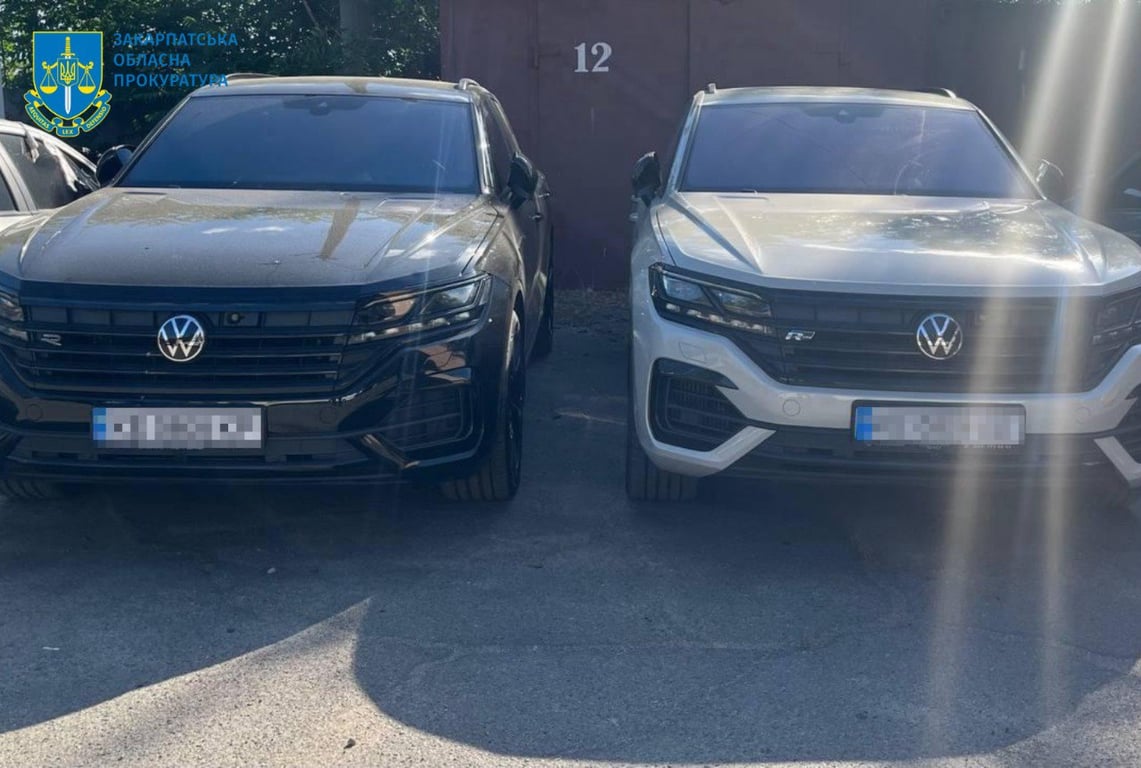 Автомобили фигурантов, обманывавших граждан стран ЕС