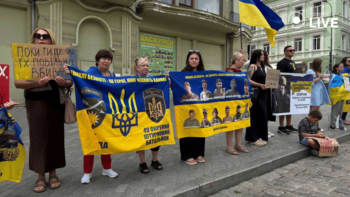 В Одесі на Дерибасівській пройшла акція Free Azov — фоторепортаж - фото 8