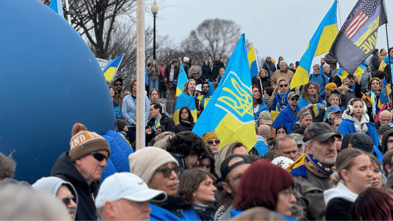 Опитування американців щодо їх ставлення до війни в Україні — нові дані