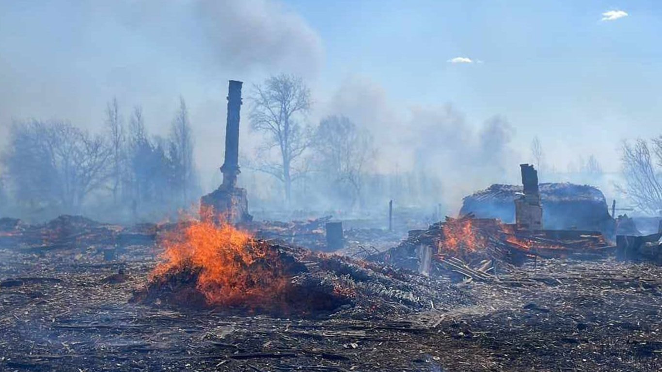 Внаслідок масштабної пожежі у РФ без житла залишились понад 100 сімей: деталі