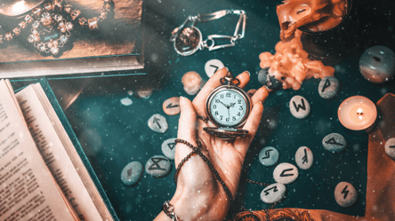 Рунічний гороскоп на листопад 2025 — що чекає на знаки Зодіаку - 285x160