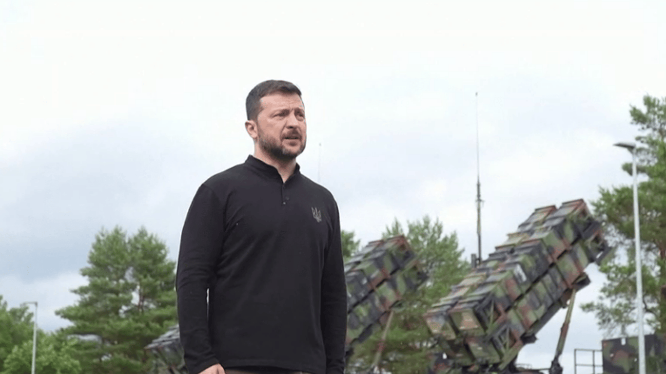Зеленский посетил украинских бойцов в Германии