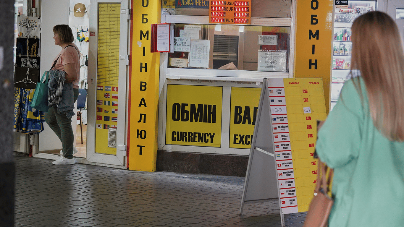 Долар на чорному ринку змінив тактику: курс валюти 21 травня