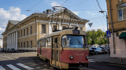 Из-за обстрелов в Киеве сбои в оплате на скоростном трамвае - 285x160