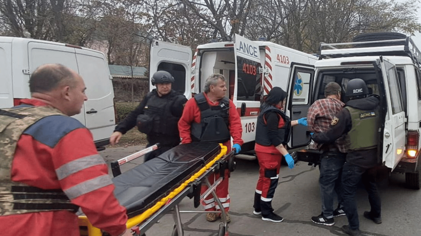 Росіяни дронами атакували комунальників та медиків