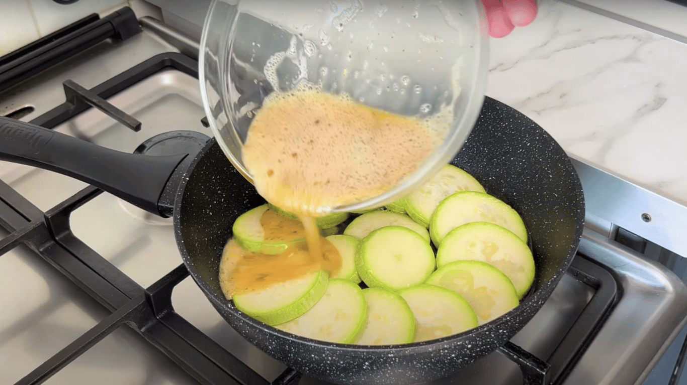 омлет з кабачками