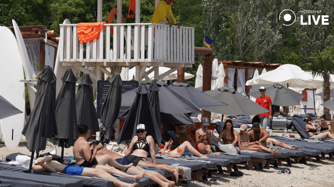 Люди загоряють