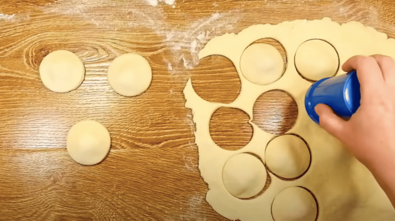 смачні пиріжки з начинкою на сніданок